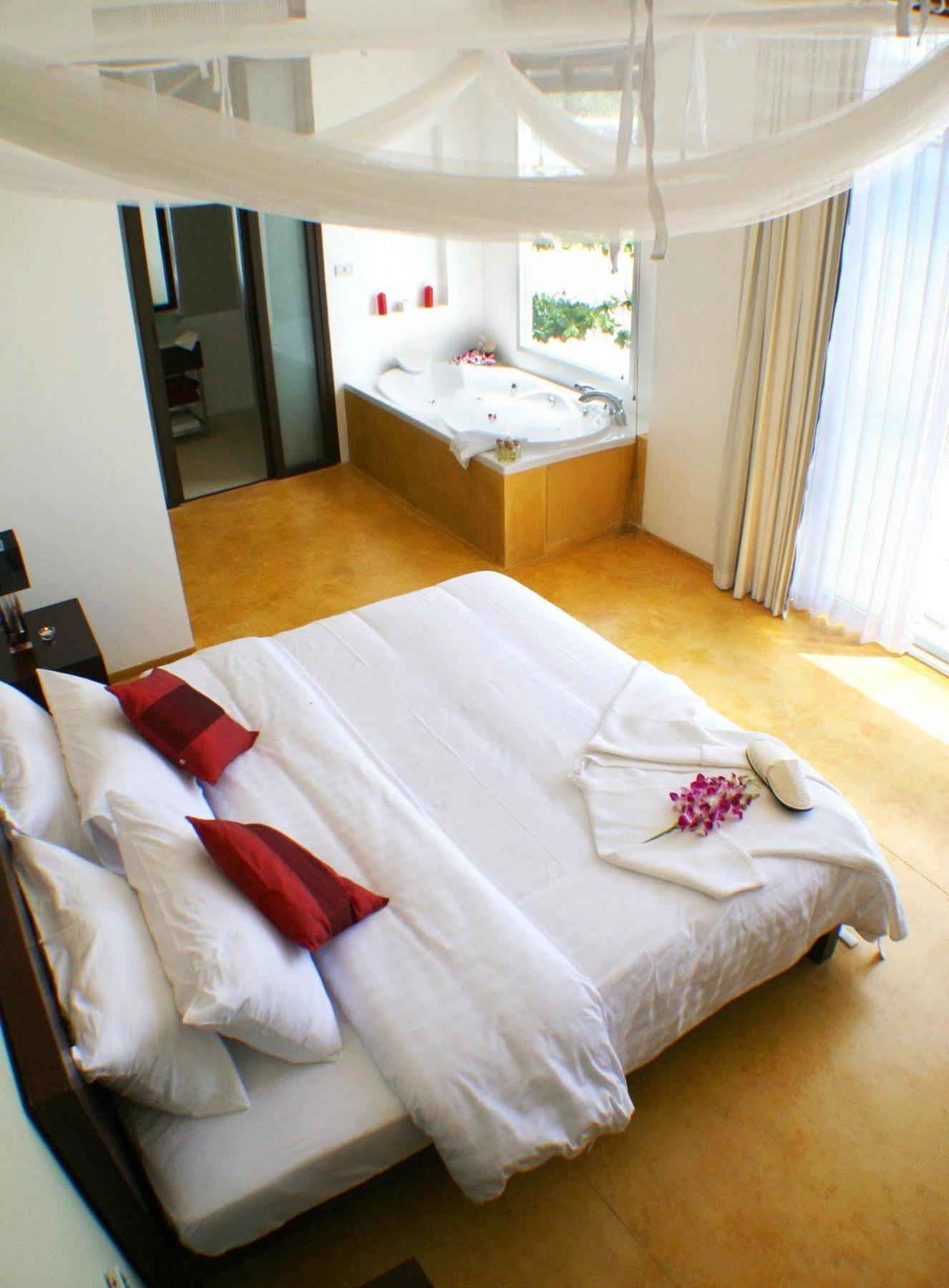 Mandalai Hotel تشالوكلوم المظهر الخارجي الصورة