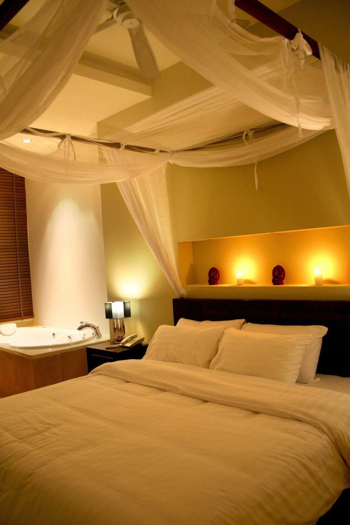 Mandalai Hotel تشالوكلوم المظهر الخارجي الصورة